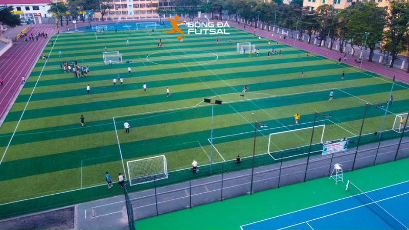 Sân bóng Đại học Sư Phạm quận Cầu Giấy
