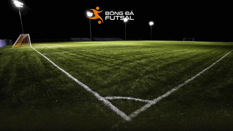 Sân bóng đá Hoàn Kiếm Bạch Đằng chia khung giờ giá rõ ràng, cỏ tốt