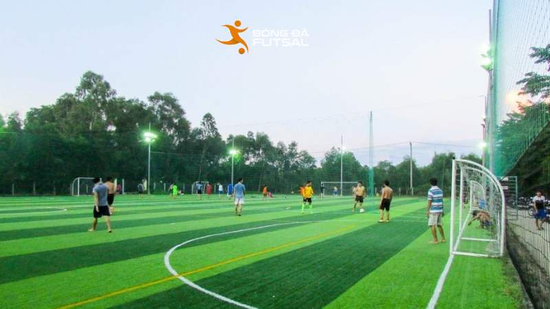 Sân bóng đá Nhà Văn hóa Thanh Niên