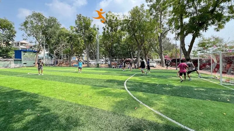 Sân bóng đá q10 sân số 2 Phú thọ - Cổng Lý Thường Kiệt
