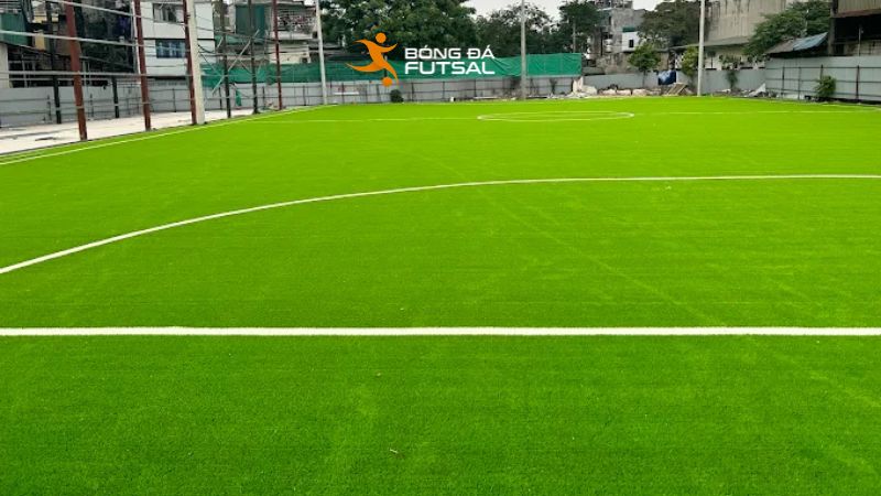 Sân bóng Khương Trung - Sáng sủa, thoáng mát