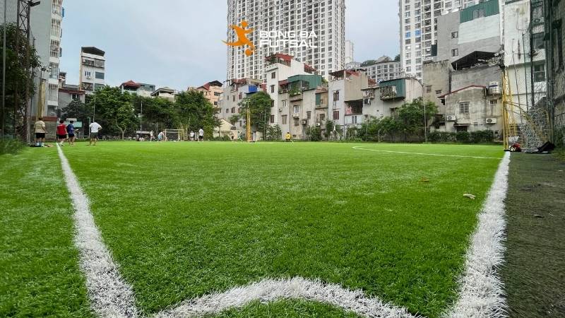Sân bóng Giáp Nhất - Rộng rãi, sạch sẽ