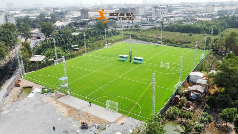 Mặt sân bảo dưỡng kỹ, ánh sáng đầy đủ