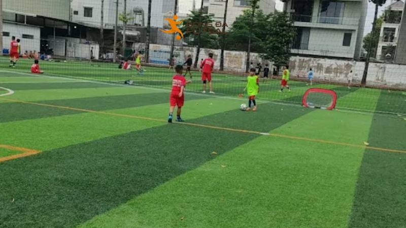 Sân Thạnh Xuân Arena cỏ nhân tạo tiện ích đa dạng