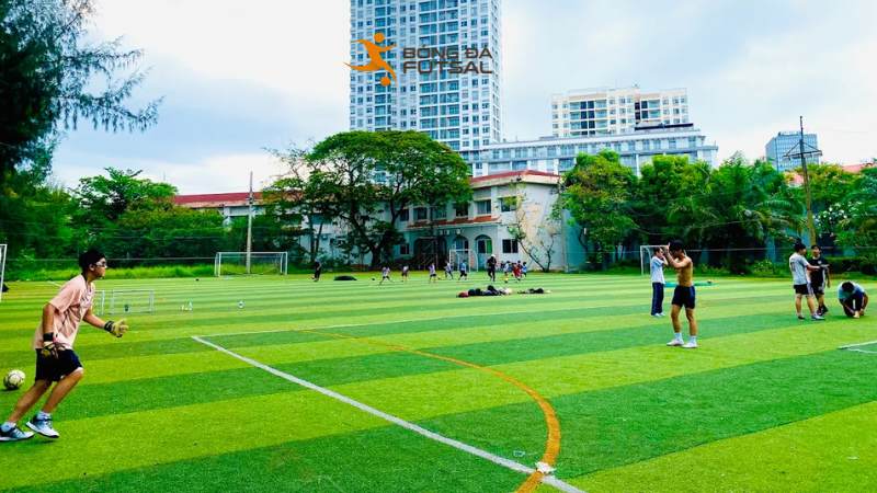 Sân CTIM là sân bóng đá quận 7 rộng 4.000m², đầy đủ tiện ích