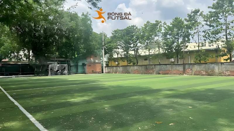 Tận hưởng không gian thi đấu chuẩn kích thước, tiện ích đầy đủ và bãi giữ xe rộng rãi